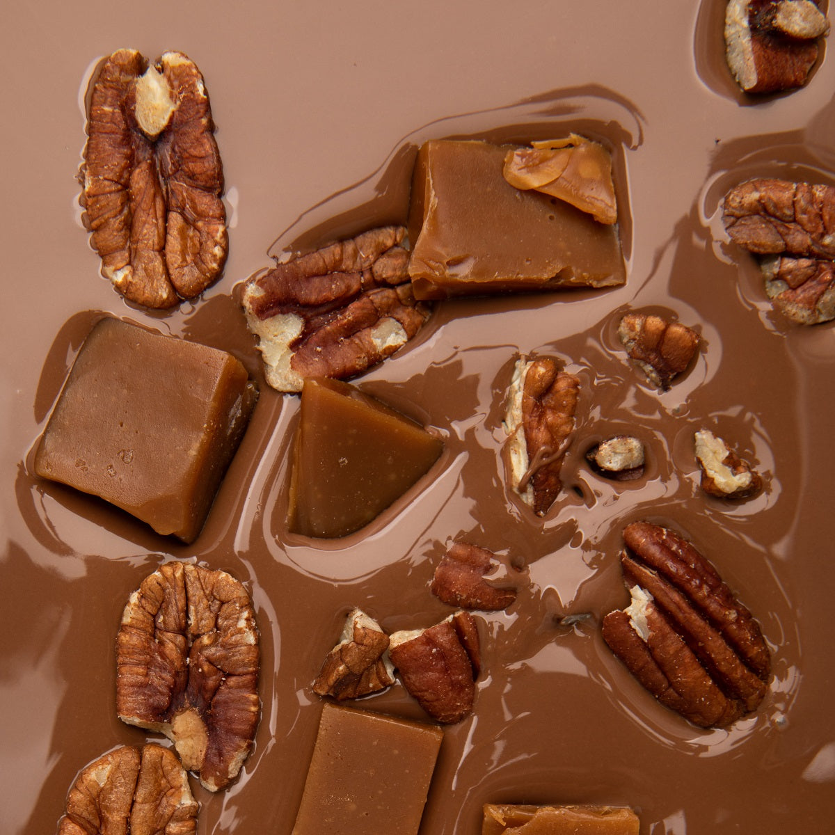 Tableta de chocolate con leche 38% cacao con nueces pecanas y caramelo