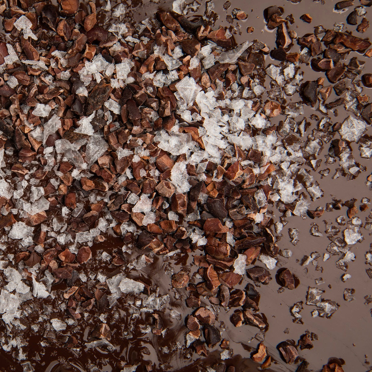 Tableta de chocolate 70% cacao con sal mediterránea y nibs de cacao